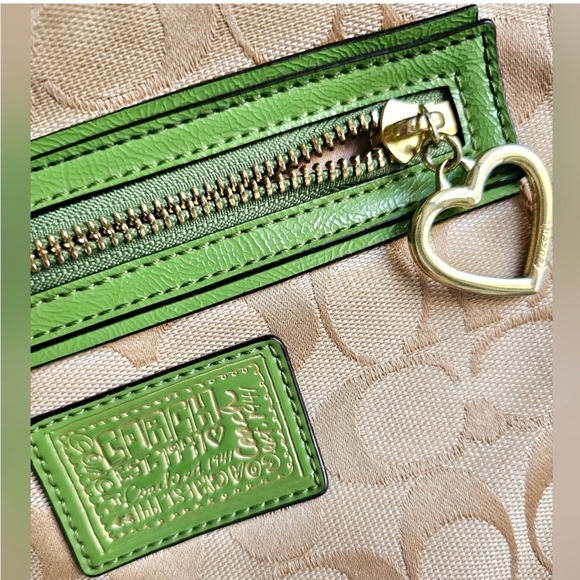 Coach Poppy 2012 Daisy Signature Crossbody Bag Beige & Green w 2 Coach Hangtags - Picture 13 of 17